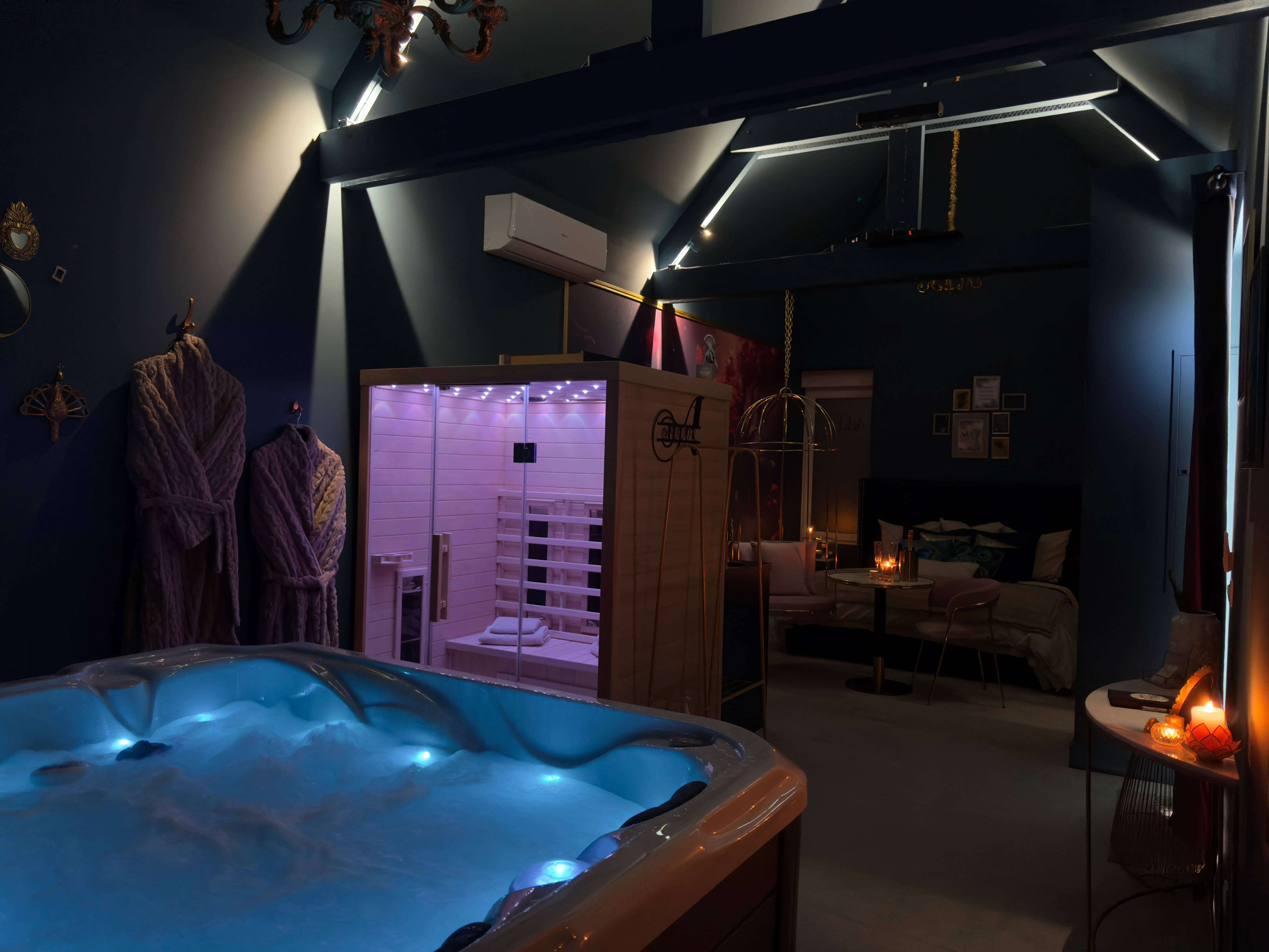 Bain bouillonnant et lumières tamisées spa paon